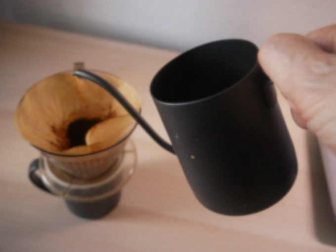 ニトリで買った超小型で格安のコーヒー ドリップカップ が気に入った 350mlの容量でドリップするにはこれで十分 いざ 創らん